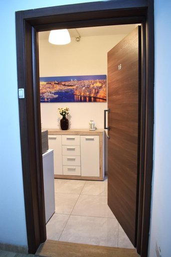 Others 5, Targura Lodging