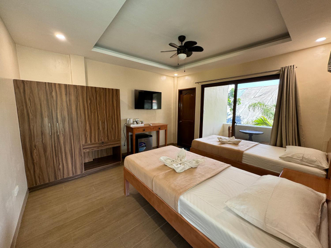 Others 4, Marina Village, Moalboal