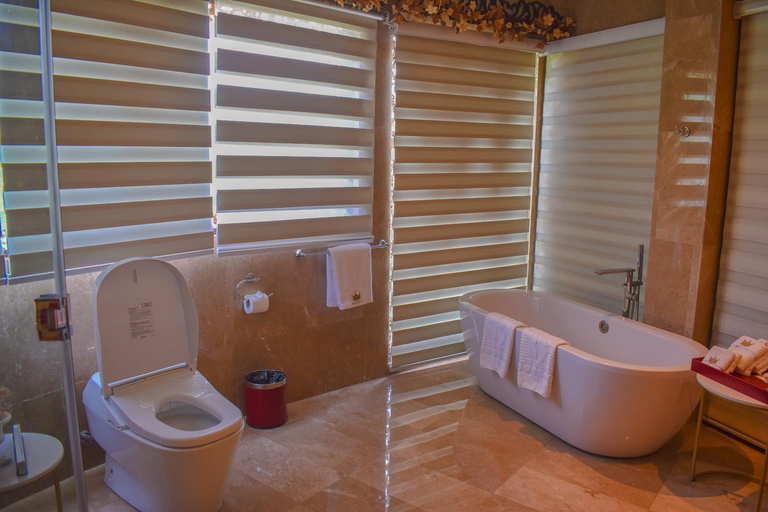 Bathroom 5, Rancho Bernardo Luxury Villas and Resort, Bagac