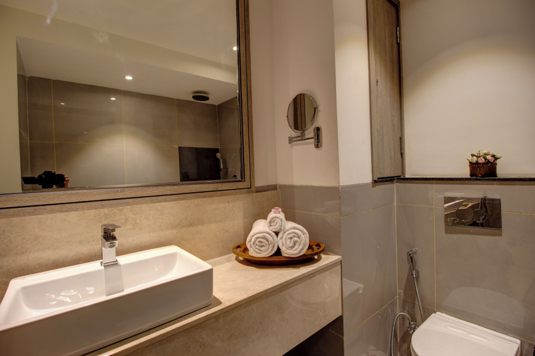 Bathroom 5, Rhythm Gurugram, Hotel & Suites, Sohna Road - Sector 68, Gurgaon