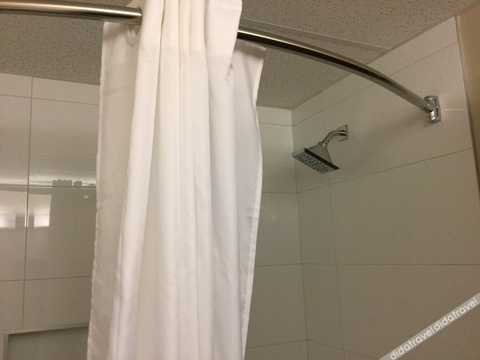 Bathroom 4, Super 8 by Wyndham Spruce Grove, Division No. 11