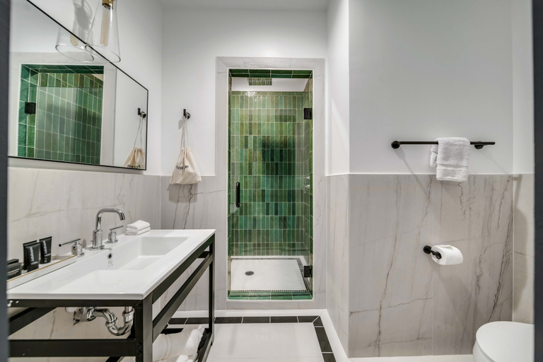 Bathroom 3, ザ エメラルド ブティック ステイズ, Beaufort