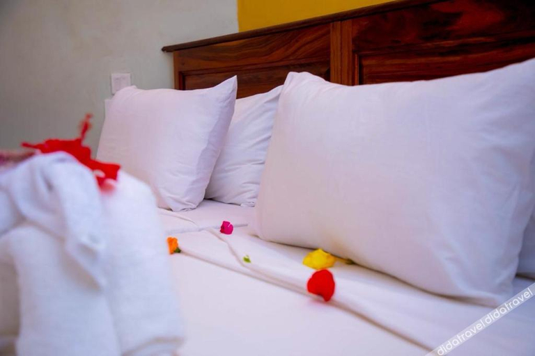 Bedroom 3, Tropic Gardens Hotel, Kanifing