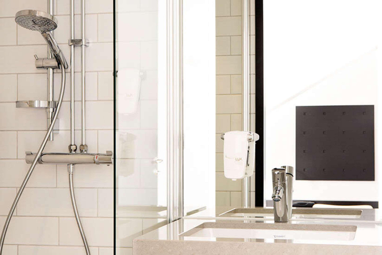 Bathroom, Comfort Hotel Xpress Stockholm Central, Stockholm