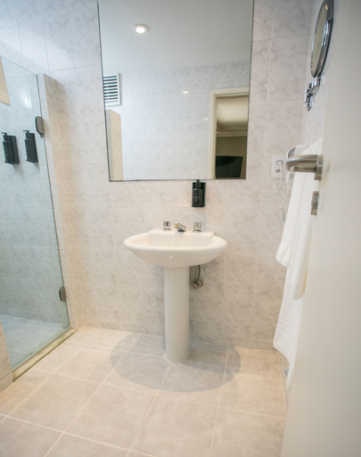 Bathroom, Regency Park Hotel, Rio de Janeiro