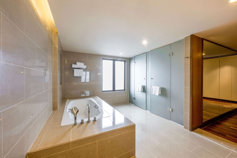 Bathroom 12