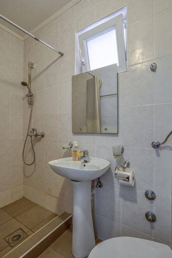 Others 2, Apartmani Marina