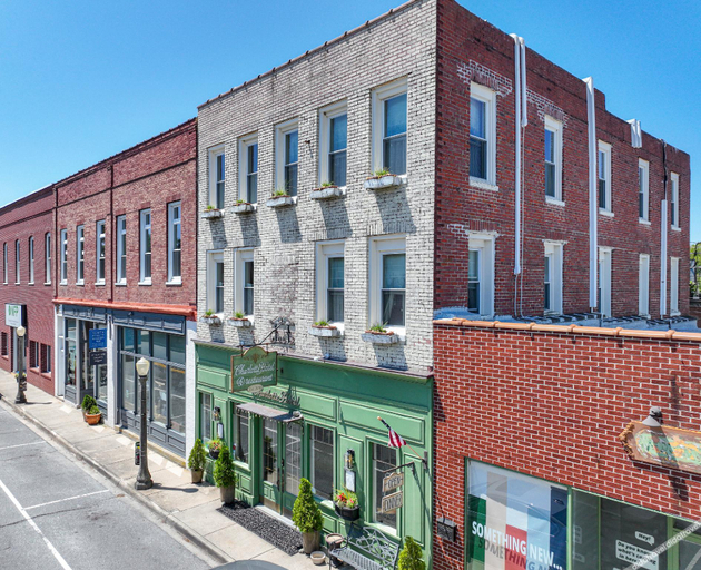 Exterior & Views