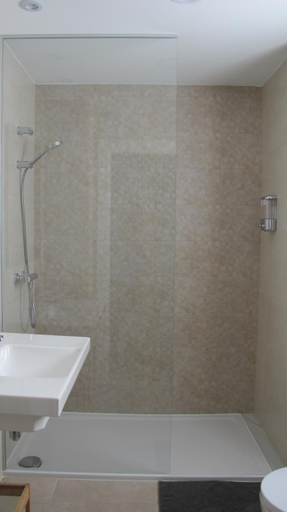Bathroom 2, Hostal Onteniente, Granada