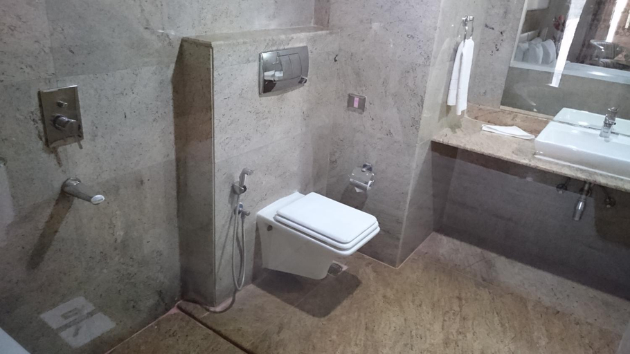 Bathroom 12