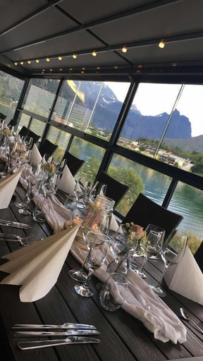 Food & Drinks 5, Frich´s Ekspress Hotel Åndalsnes, Rauma