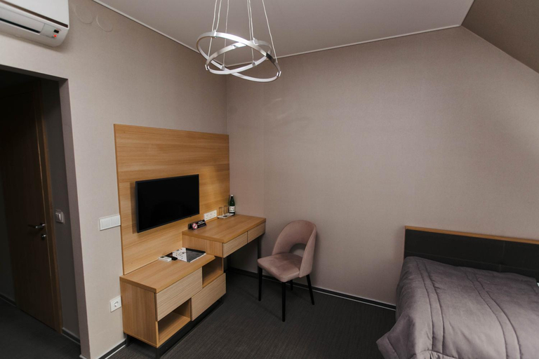 Bedroom 2, Cruce de Gustos, Tysmenyts'kyi
