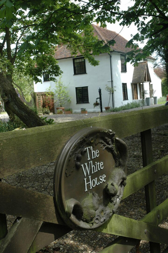 Others 5, White house, Essex