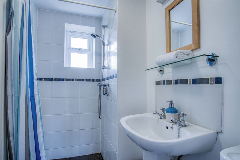 Bathroom 3, Bunk House - 4 Bedroom - Llangenith, Swansea