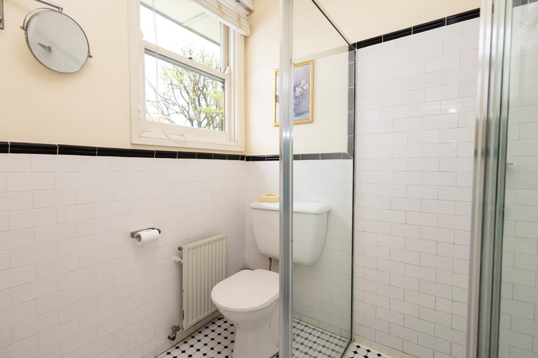 Bathroom 2, Leura House, Blue Mountains