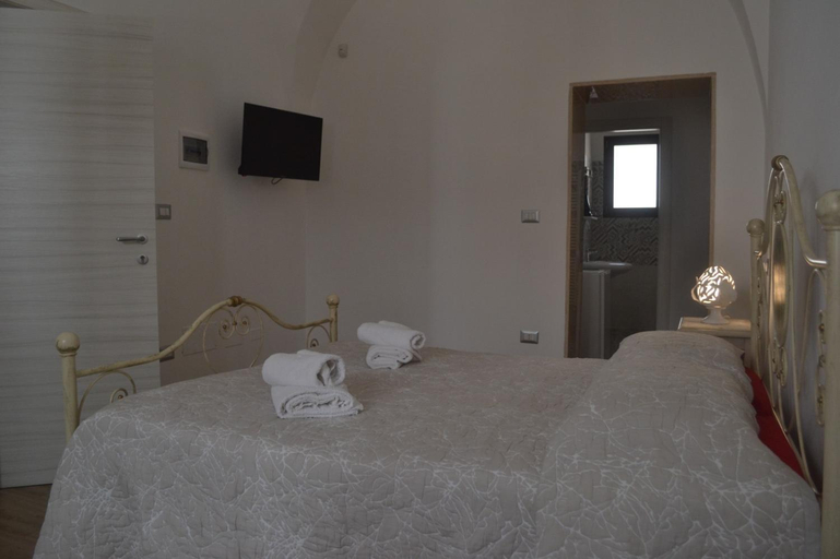 4, Maison - C'era una Volta, Taranto