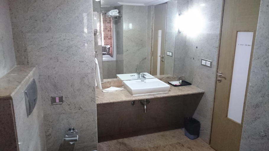 Bathroom 11