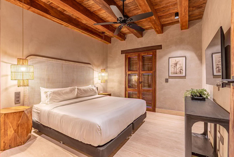 Room 4, Casa Vera - Rooftop Pool - Historic Center, Cartagena de Indias