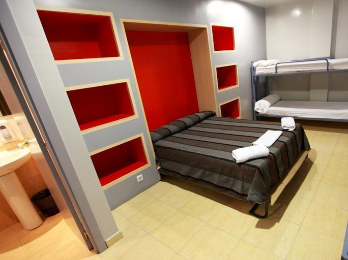 Bedroom 4, Sun & Moon Hostel, Barcelona