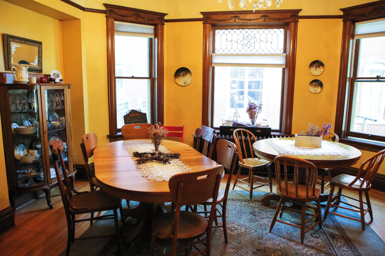 Food & Drinks 4, B&B on Broadway, Winneshiek