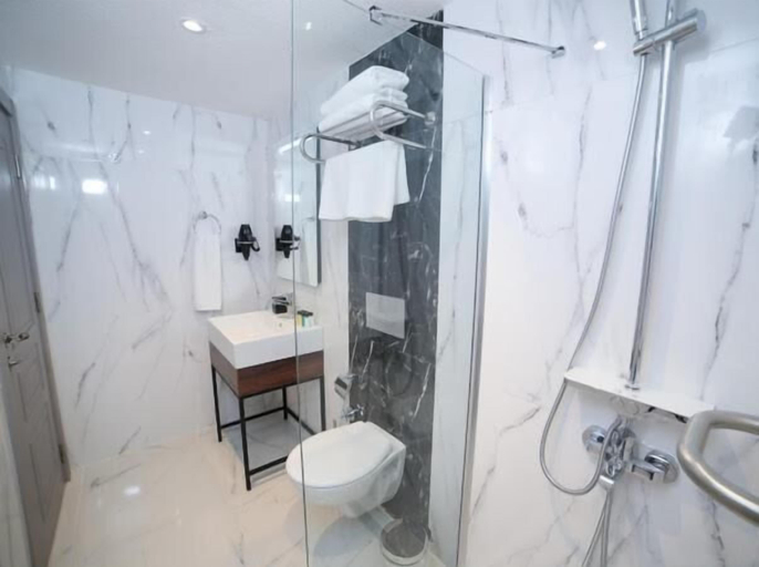 Bathroom 4, The Roomy Hotel Nişantaşı, Beşiktaş