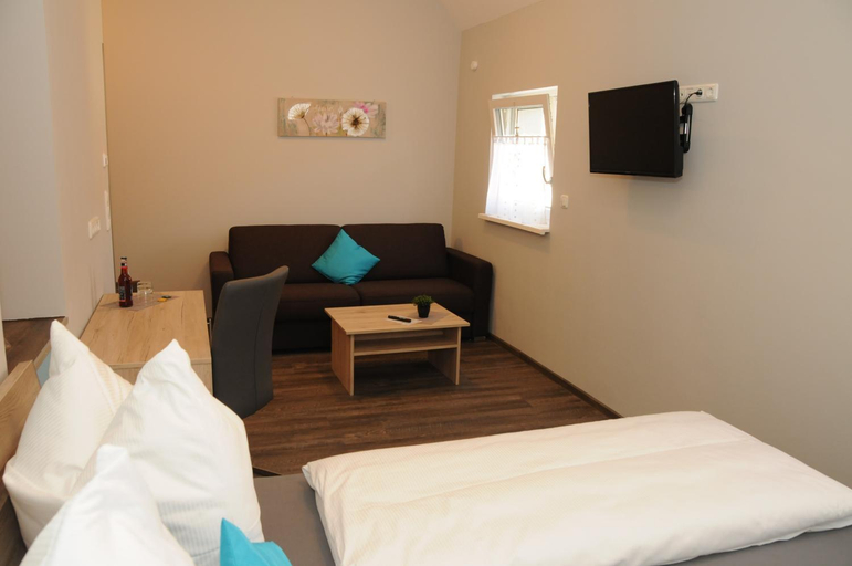 Bedroom 2, Landgasthof und Pension Zum lowen, Rhön-Grabfeld