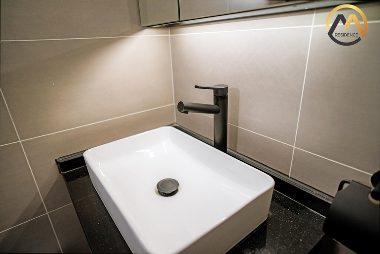 Bathroom 2, Hotel Serviced Apartments Top One Infinity Pool with View of 360 Degree, Phnom Penh