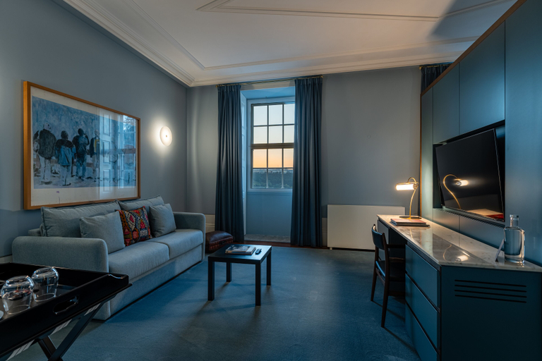 Others 2, Maison Bleue, Porto