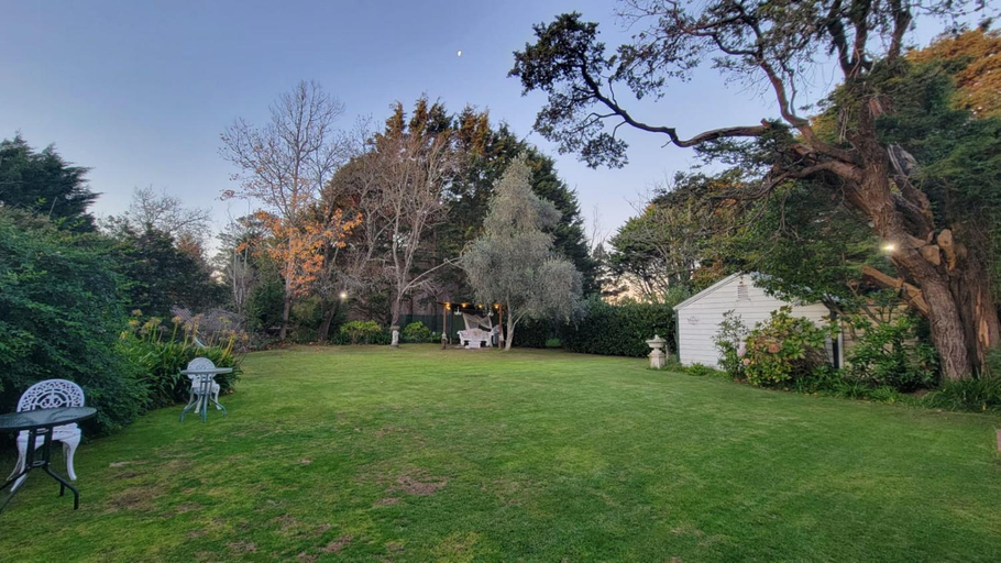Others 4, Leura House, Blue Mountains