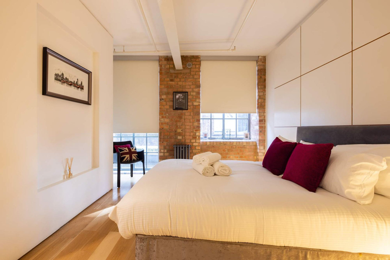 Room 2, Central Soho Loft With A C Concierge, London