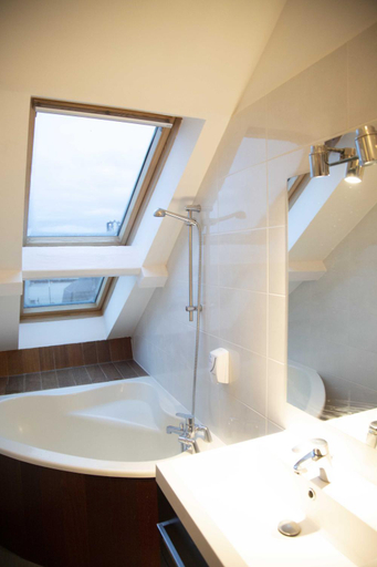 Bathroom 3, Smartappart Cherbourg (la rose des vents), Manche