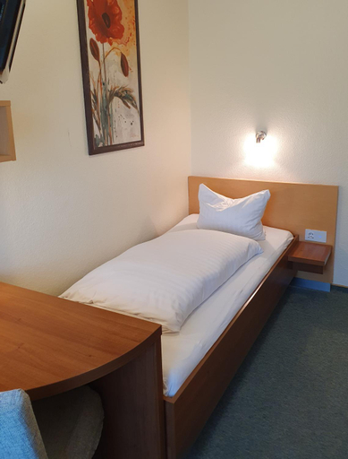 Bedroom 2, Waldhotel, Emsland