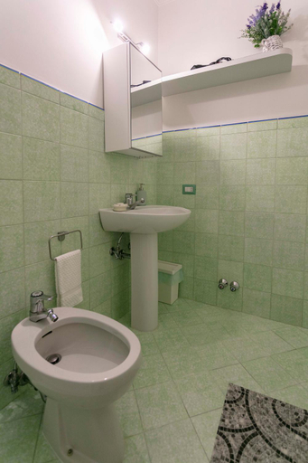 Bathroom 3, Casa Pamela, Napoli