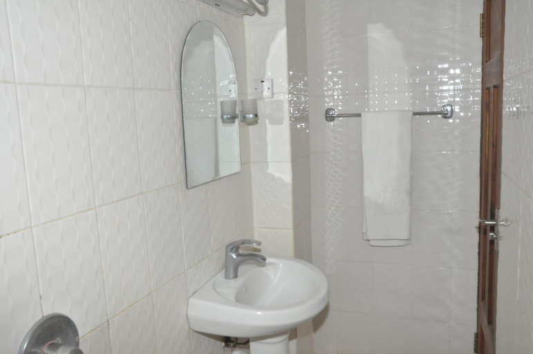 Bathroom 2, Hotel de Mag Deluxe, Kinondoni