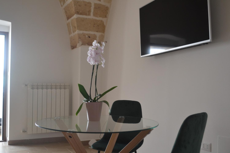 3, Maison - C'era una Volta, Taranto