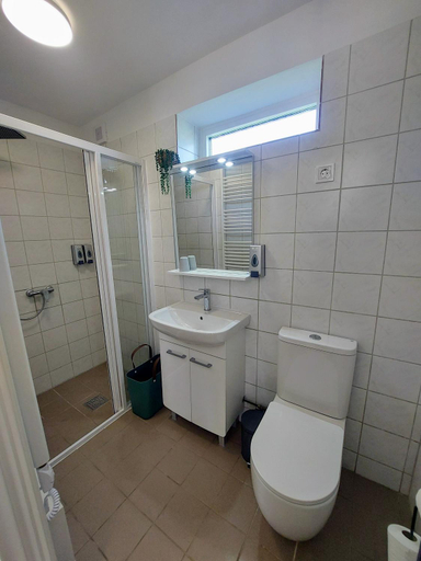 Bathroom 4, Buk City Apartments, Csepreg