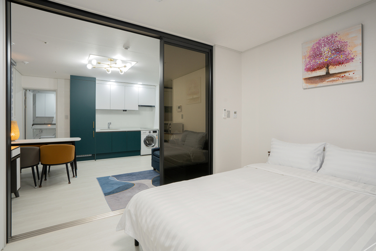 Bedroom 2, Seomoon Residence Hotel, Jeju