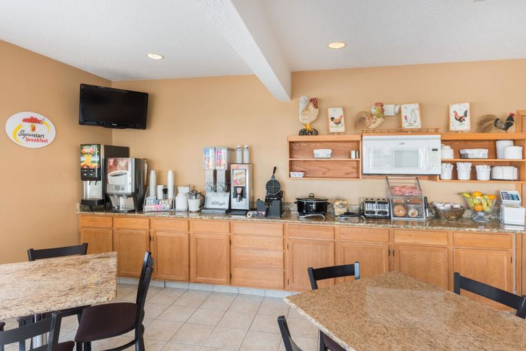 Food & Drinks 5, Super 8 By Wyndham Fort Dodge Ia, Webster