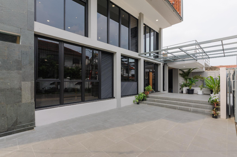 Exterior & Views 2, Urbanview Hotel Puri Indah, West Jakarta