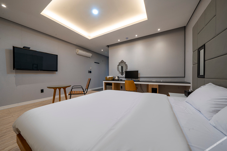 Bedroom 3, Jeongeup Labe Hotel, Jeongeup