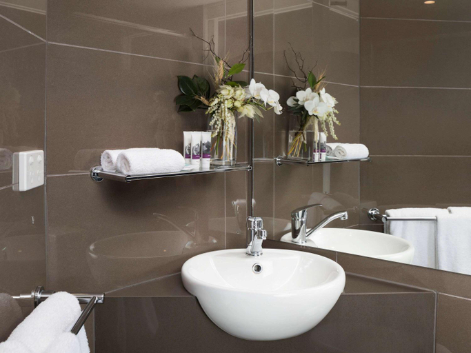 Bathroom 10