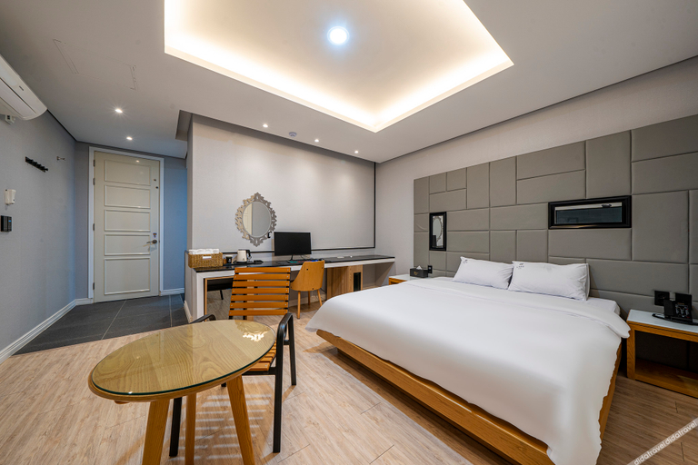 Bedroom 2, Jeongeup Labe Hotel, Jeongeup