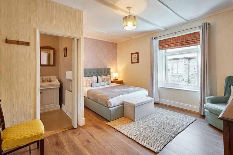 Room 2, Host Stay Baliol Street, Durham