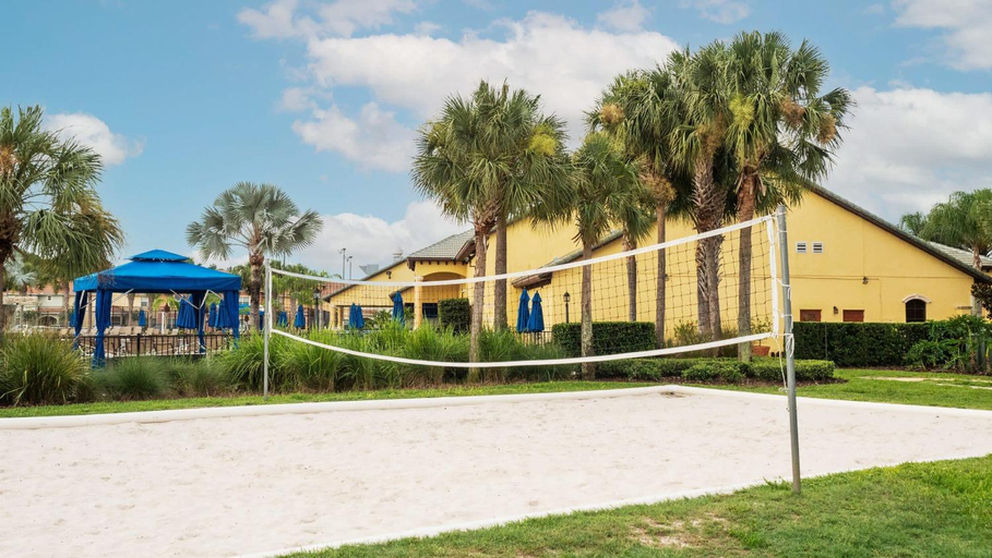 2, Spacious Family Home w Pool, Hot Tub & BBQ, Osceola