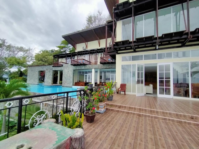 Exterior 12