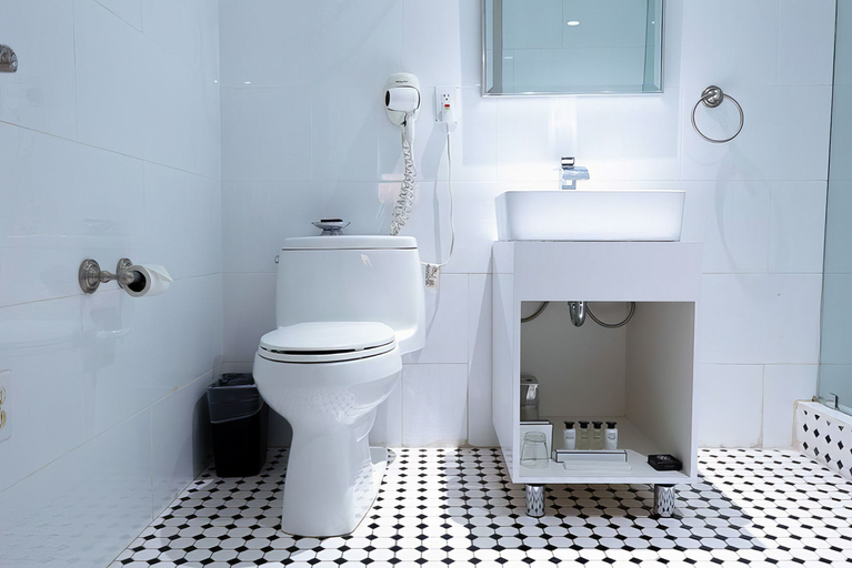Bathroom 3, Harrison on the Beach, Miami-Dade