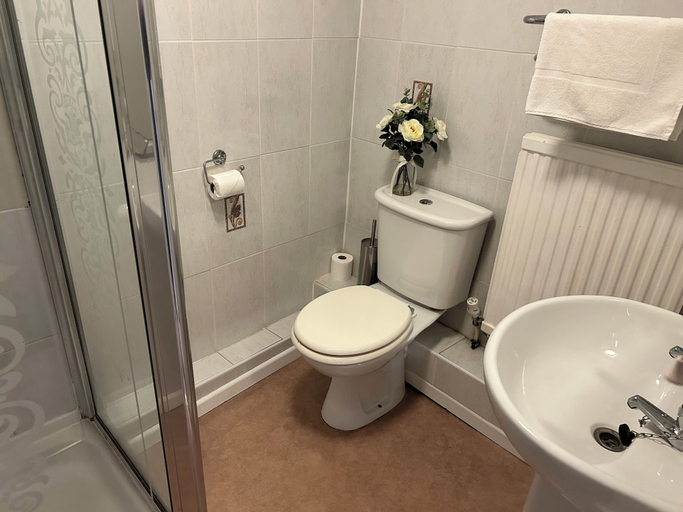 Bathroom, Castle View Hotel, Gloucestershire
