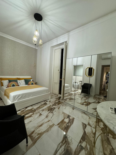 Bedroom 2, Guest House Regina Carolina, Napoli