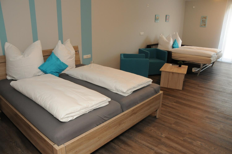 Bedroom 3, Landgasthof und Pension Zum lowen, Rhön-Grabfeld