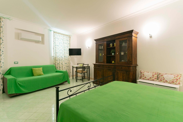 Others 2, Casa Pamela, Napoli